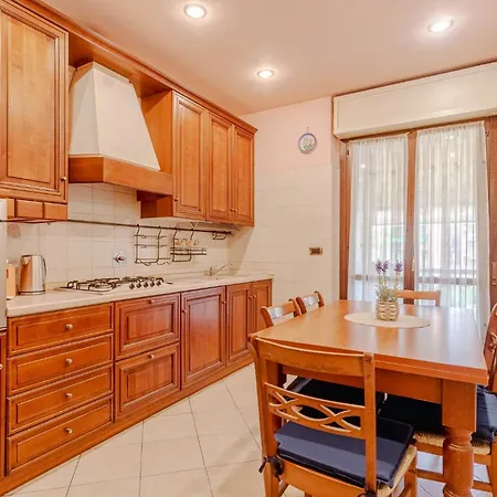 Guesthost - Stylish Retro X6 In Appartement Turijn