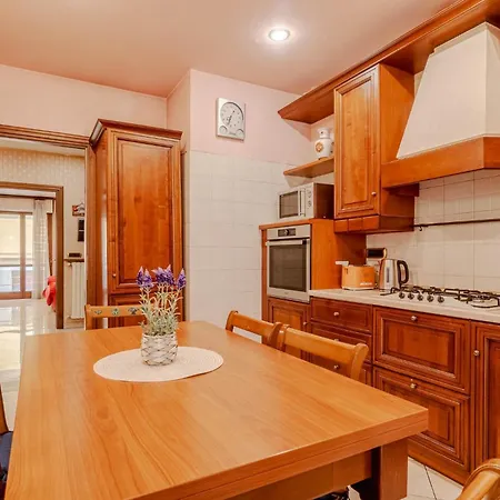 Guesthost - Stylish Retro X6 In * Turin