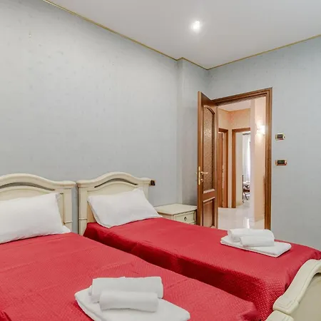 Guesthost - Stylish Retro X6 In Apartman Torino