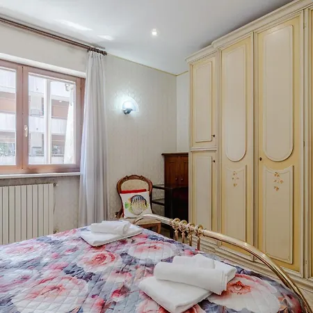 Guesthost - Stylish Retro X6 In