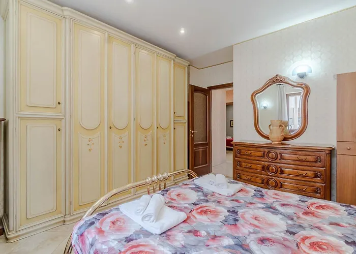 Guesthost - Stylish Retro X6 In