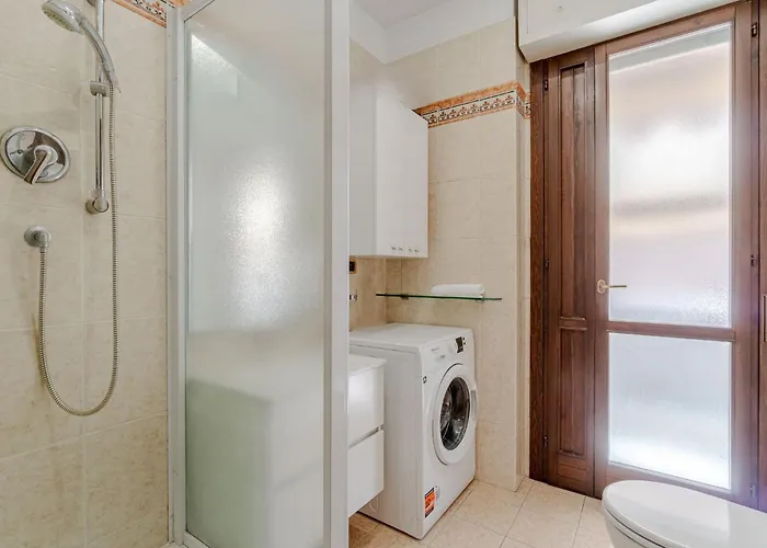 Guesthost - Stylish Retro X6 In Apartment