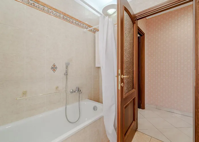 Guesthost - Stylish Retro X6 In Apartment *